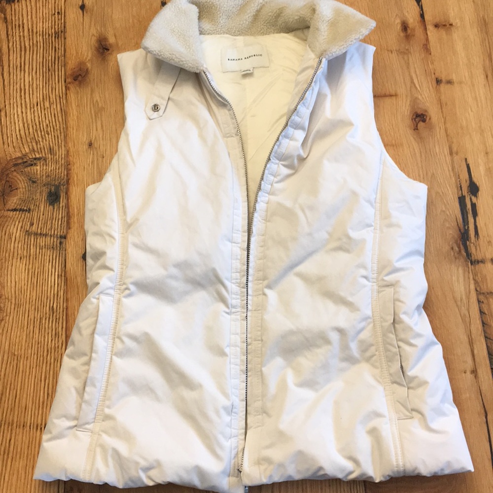Off white Banana Republic vest, size medium. - Picture 2 of 4